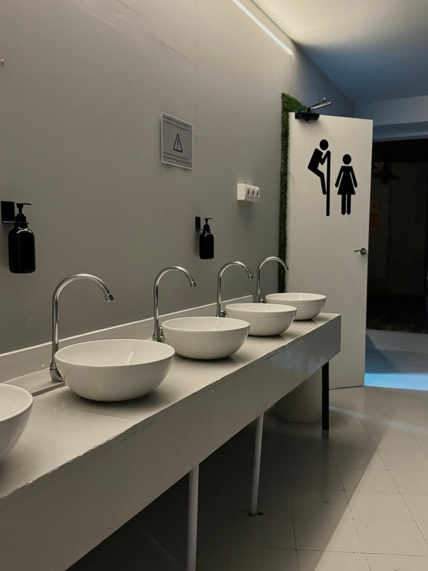Naap Hotel Valencia Bagian luar foto