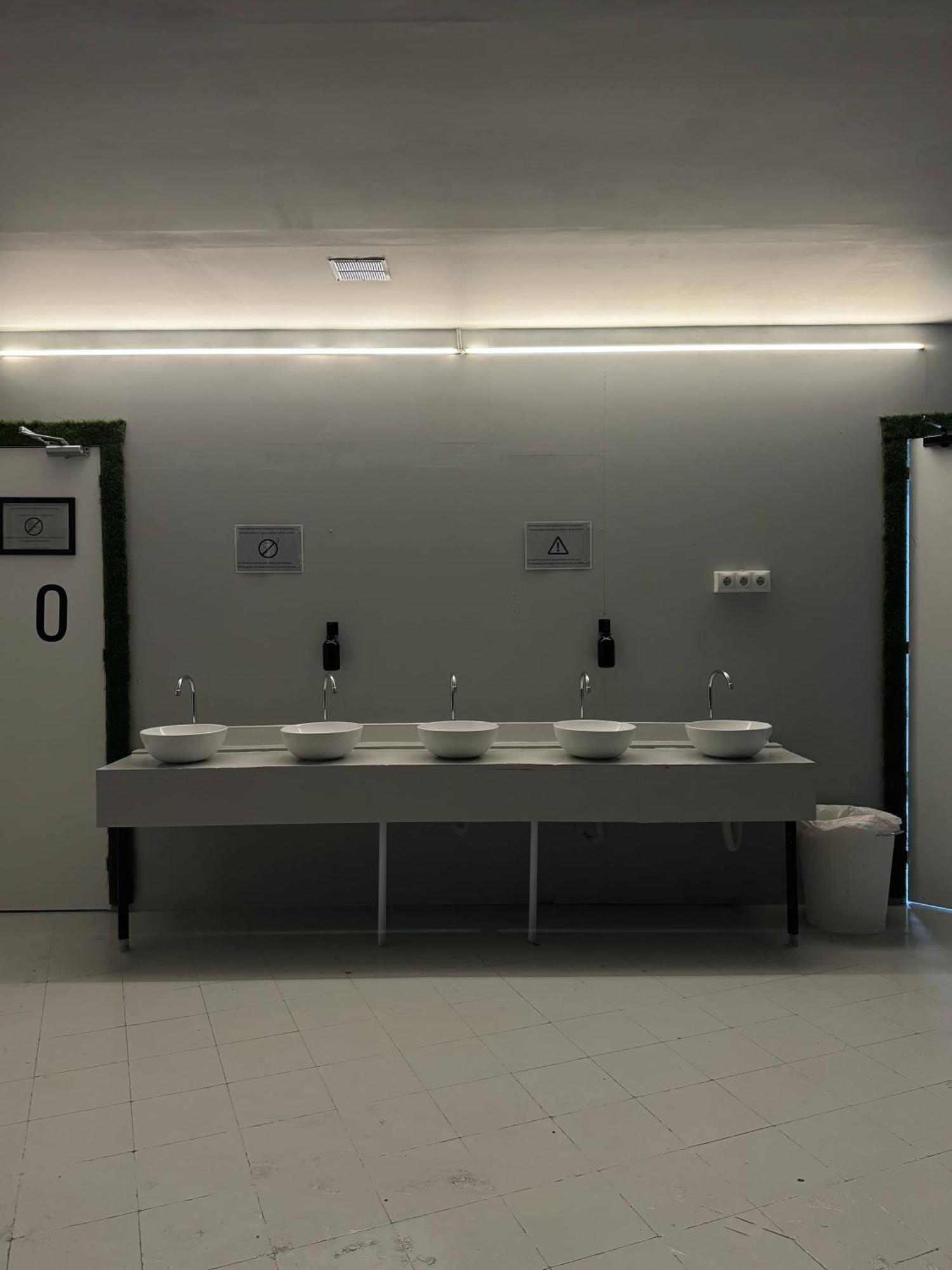 Naap Hotel Valencia Bagian luar foto