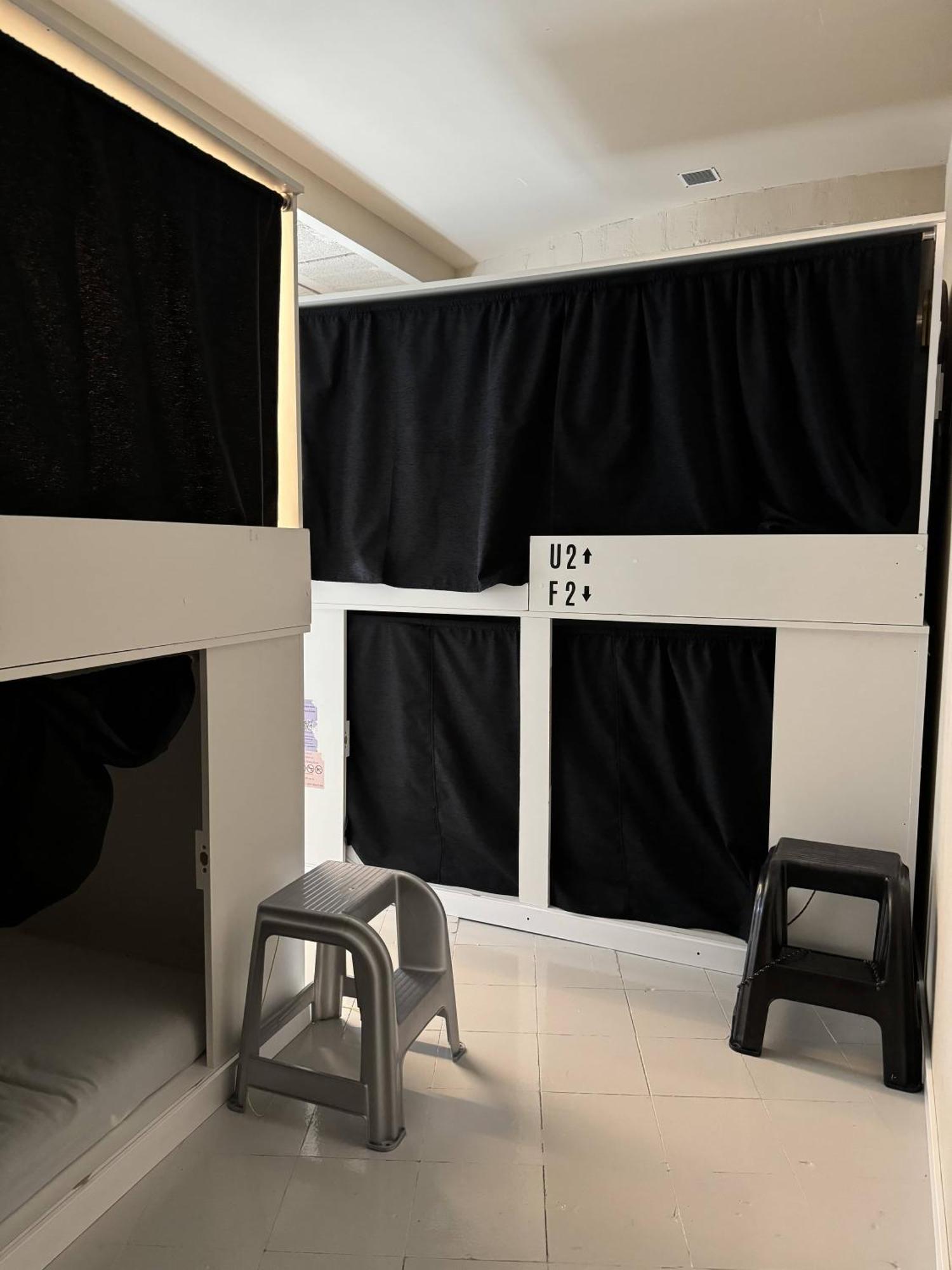 Naap Hotel Valencia Bagian luar foto