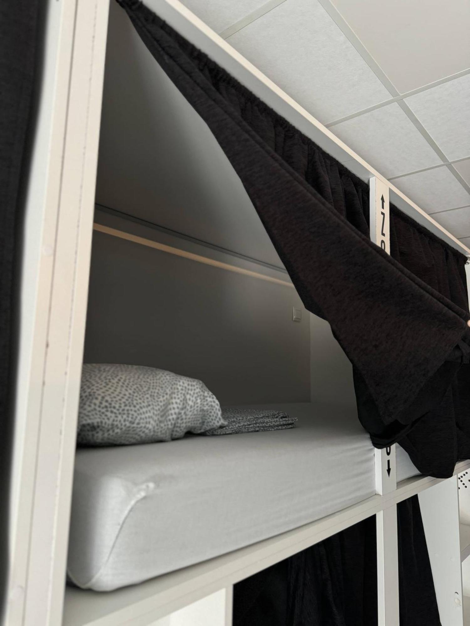 Naap Hotel Valencia Bagian luar foto